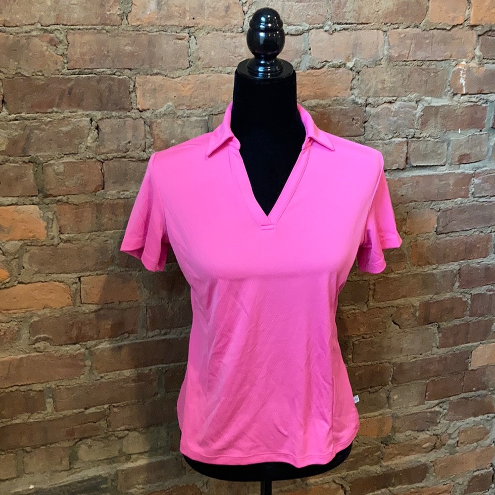 Comfortable and breathable golf/athletic polo. 👚